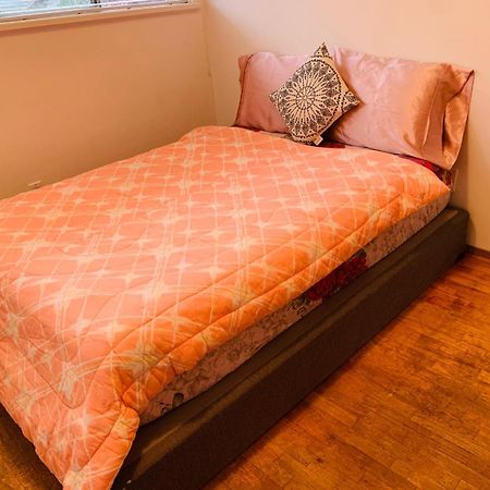 Cosy Romantic Stay In Surrey- Walking Distance From Guildford Town Centre Екстер'єр фото
